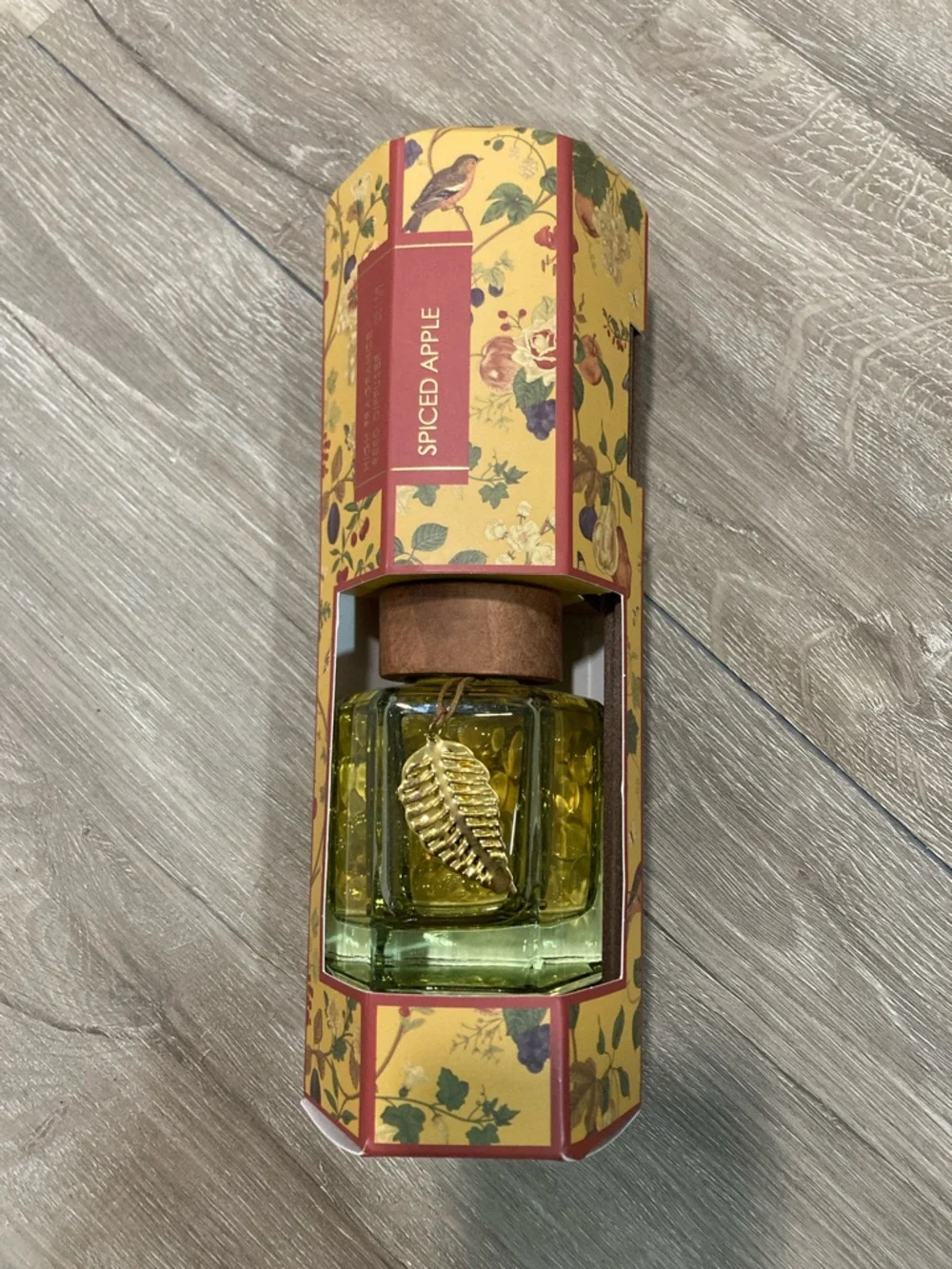 Spiced Apple Reed Diffuser 120 ml 4.23 Oz NWT Scented Oil Diffuser